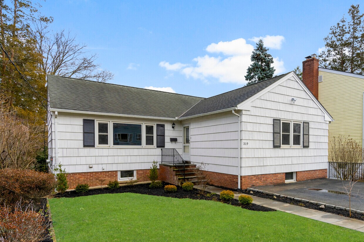 Primary Photo - 319 Wagner Ave