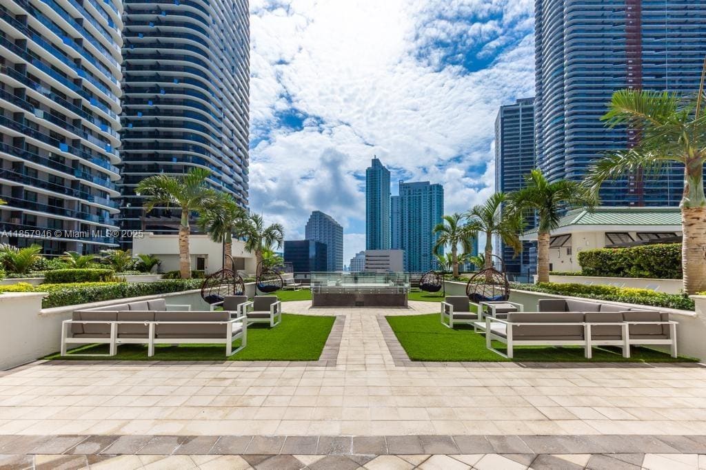 Foto principal - 999 SW 1st Ave