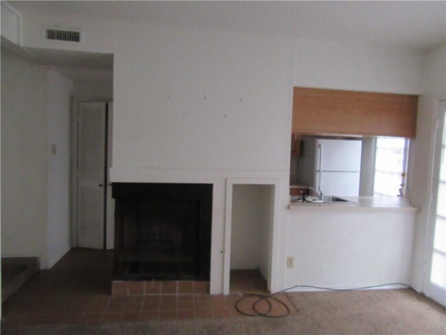 Foto del edificio - 7522 Holly Hill Dr