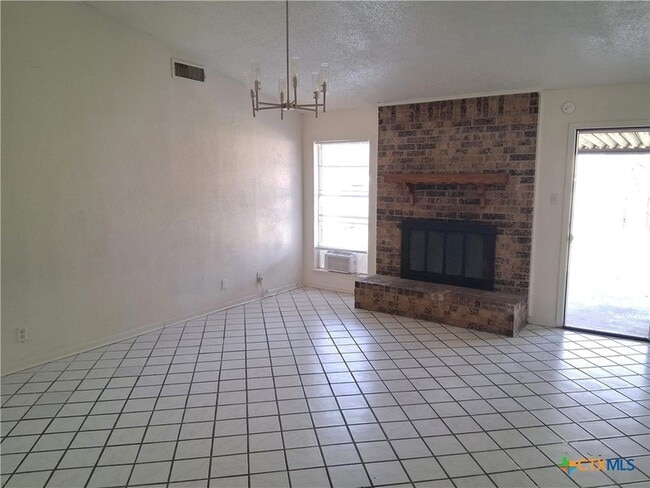 Building Photo - 1701 Lennox Ave