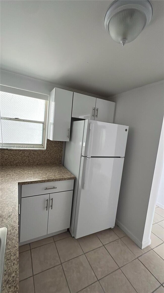 Building Photo - 4480 Palm Ave