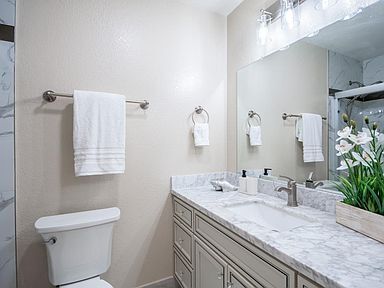 Foto del edificio - 1501 Four Oaks Cir