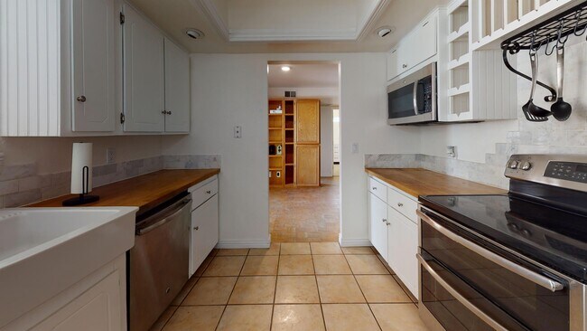 Foto del edificio - 701 N Central Dr