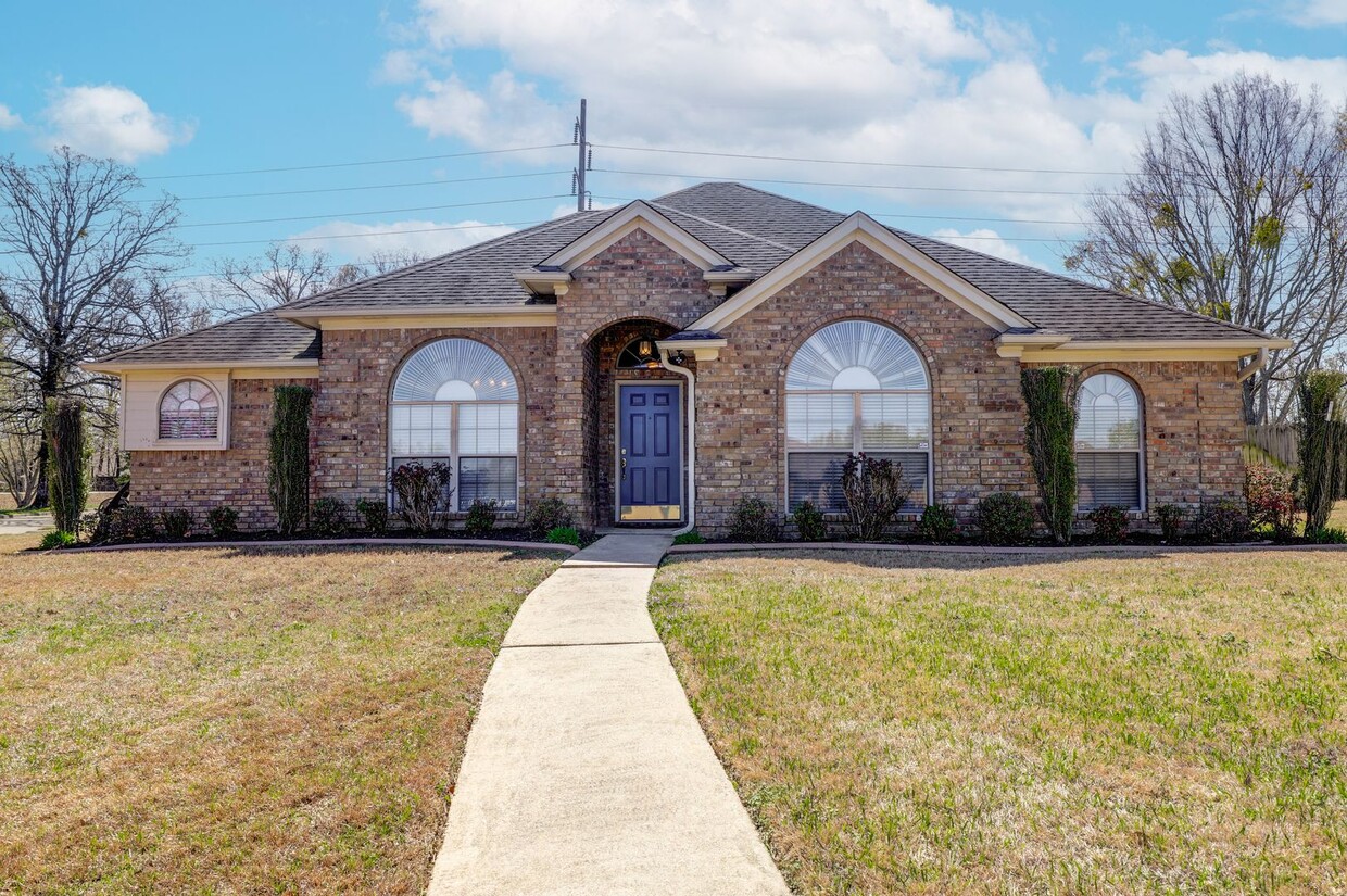 Foto principal - 3 Bedroom 2 Bathroom House in Texarkana, AR