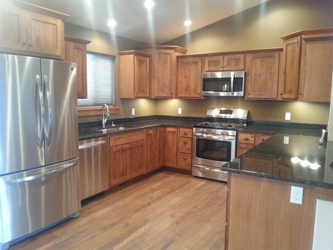 Building Photo - 225 Falconers Way