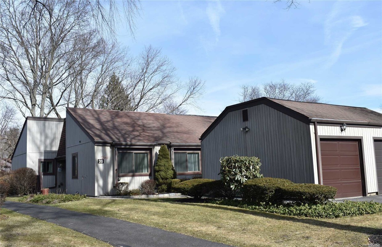 30 Strathmore Gate Dr, Stony Brook, NY 11790 Condo for Rent in Stony