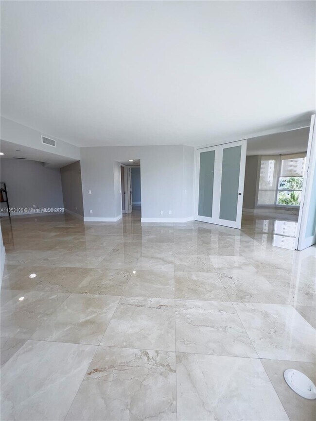 Foto del edificio - 21055 Yacht Club Dr