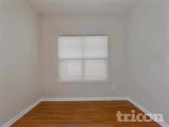 Foto del edificio - 484 Westmoreland Rd