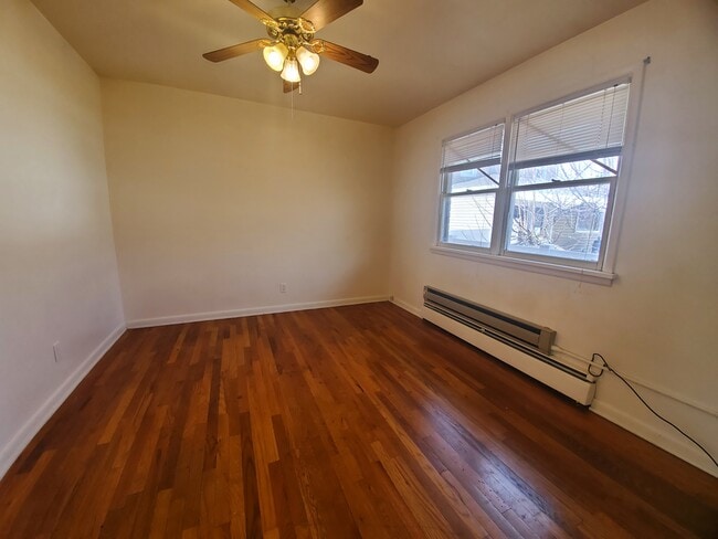 Building Photo - Burton 6-Plex