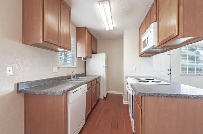 Building Photo - 459 W Alamos Ave