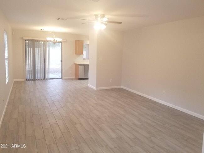 Foto del edificio - 15273 N Gil Balcome Ct