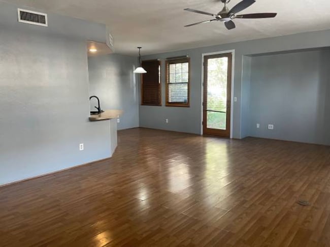 Building Photo - 635 Harvill Dr
