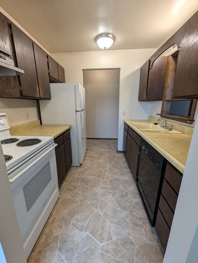 Galley kitchen - 729 11th Ave