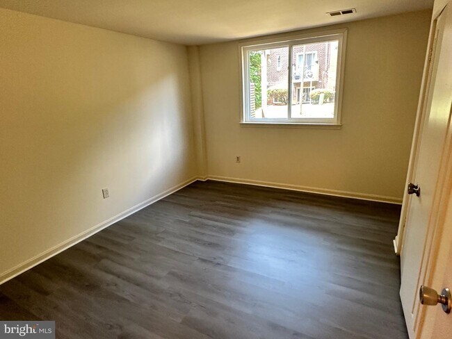 Foto del edificio - 4532 Conwell Dr