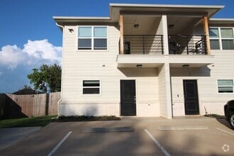 Building Photo - 307 N Henry St