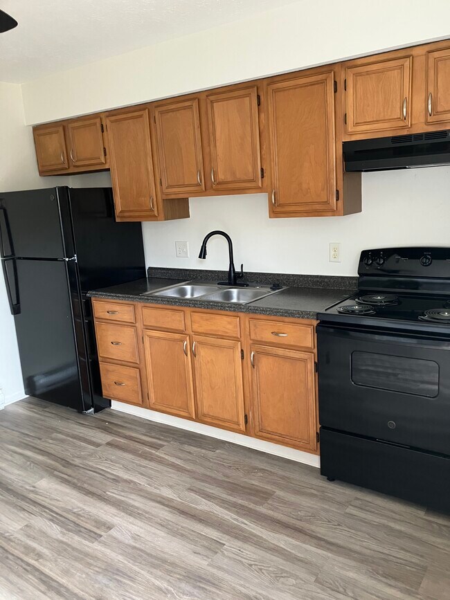 Foto del edificio - 1235 Todd Ln