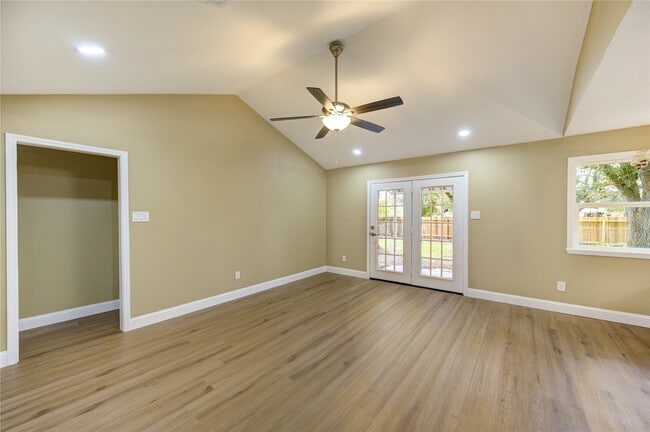 Foto del edificio - 1921 Ripple Creek Dr