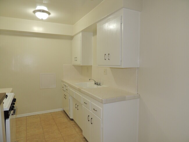 Building Photo - 736 Orizaba Ave