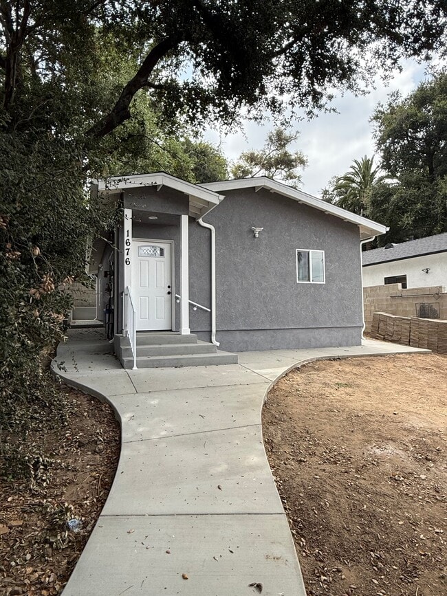 Building Photo - 1676 Glen Ave