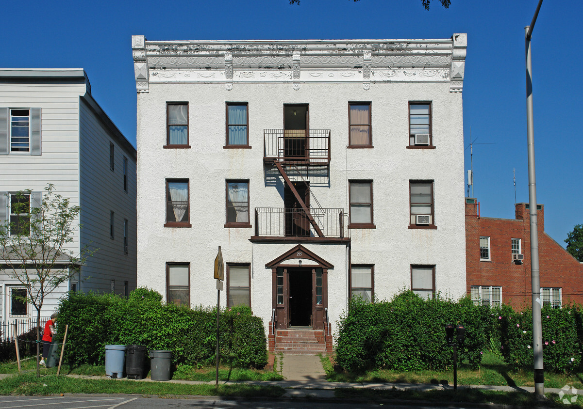 Building Photo - 255 N Broadway