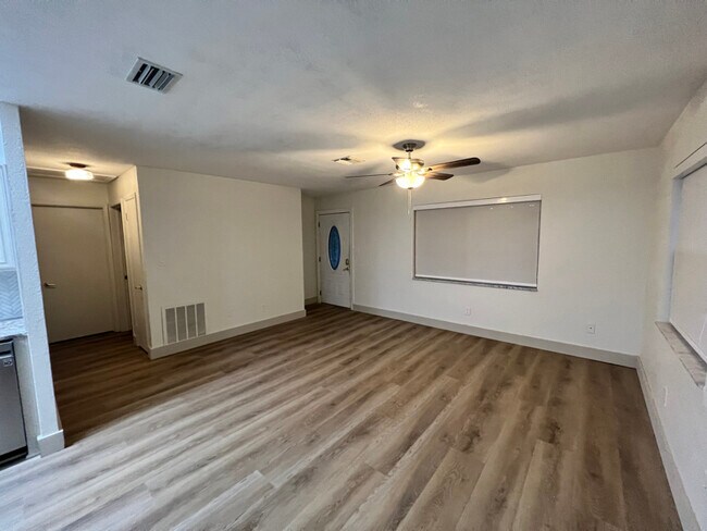 Building Photo - 5137 Dartmouth Ave N