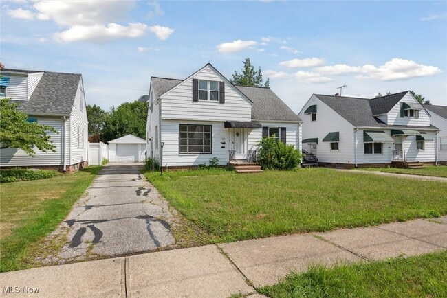 Building Photo - 13849 Shady Oak Blvd