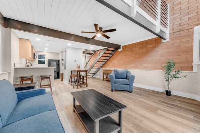 Building Photo - 2772 University Ave