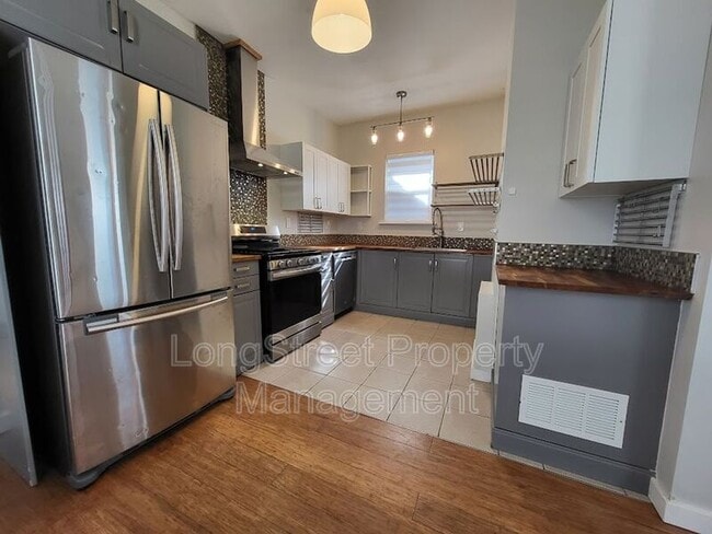 Building Photo - 3962 NE Grand Ave