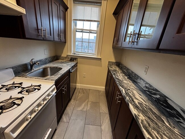 Foto del edificio - 18 Glenville Ave