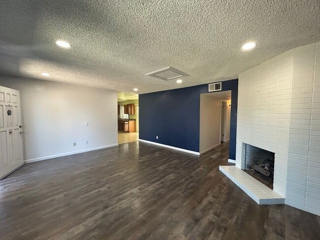 Building Photo - 2612 El Pasado Dr