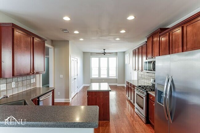 Building Photo - 1652 Sahale Falls Dr