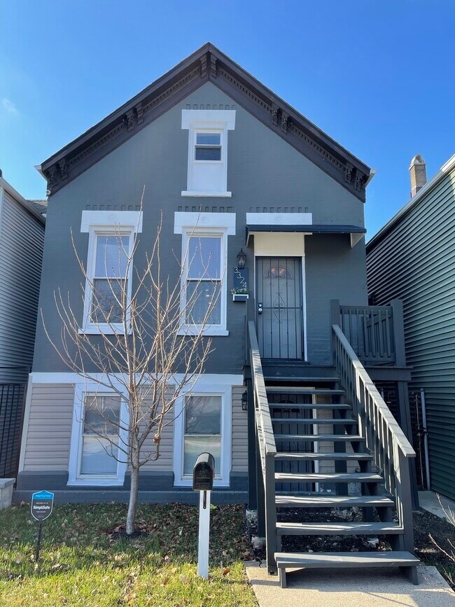 Building Photo - 3324 S Western Ave