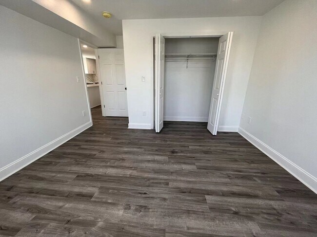 Building Photo - Central Location, In-Unit Washer and Dryer...