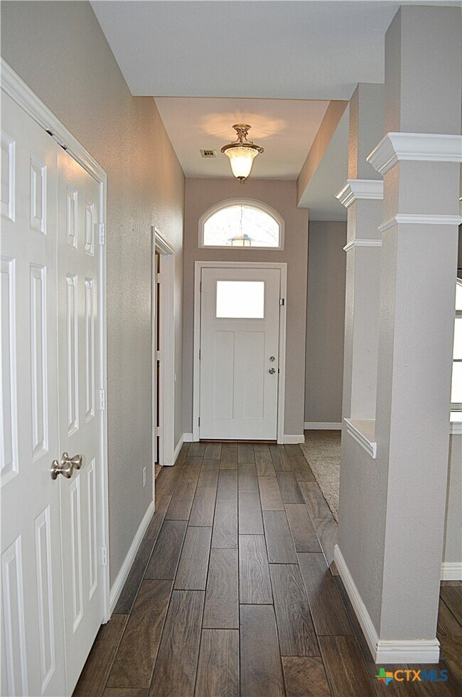 Foto del edificio - 423 Reservation Dr