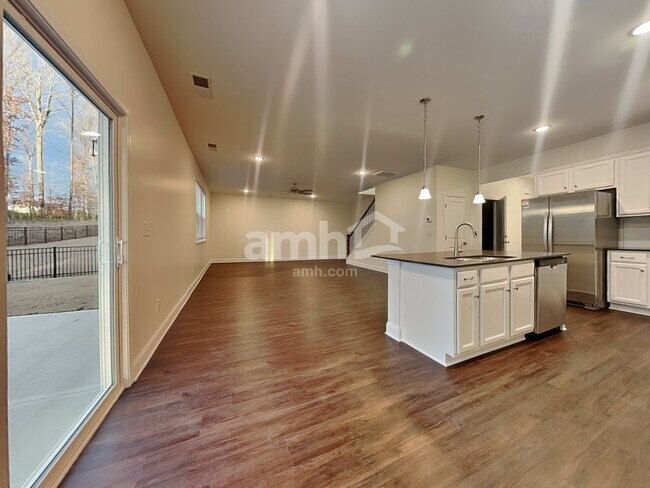 Foto del edificio - 5500A Farm Pond Ln