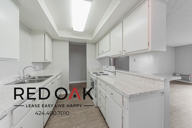 Building Photo - 321 E Orangewood Ave