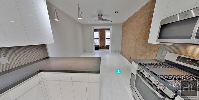 Building Photo - Second Avenue