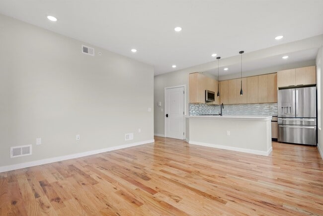 Foto del edificio - 108 Fleming Ave