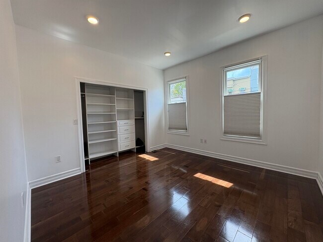 Foto del edificio - 232 Bowers St