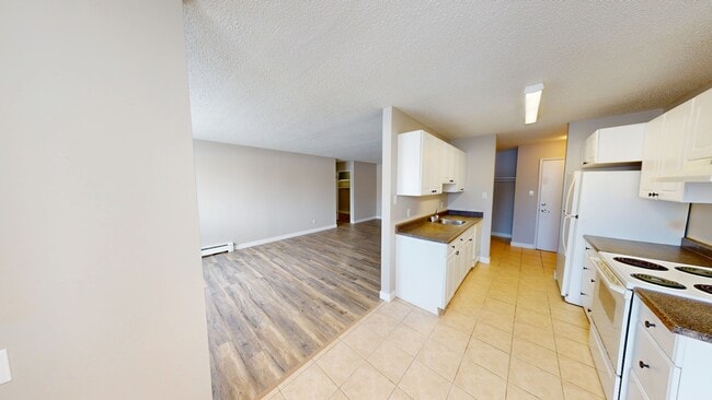 Building Photo - 10105-10107 107 Ave