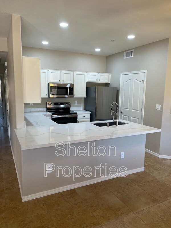 Foto del edificio - 6920 E 4th St