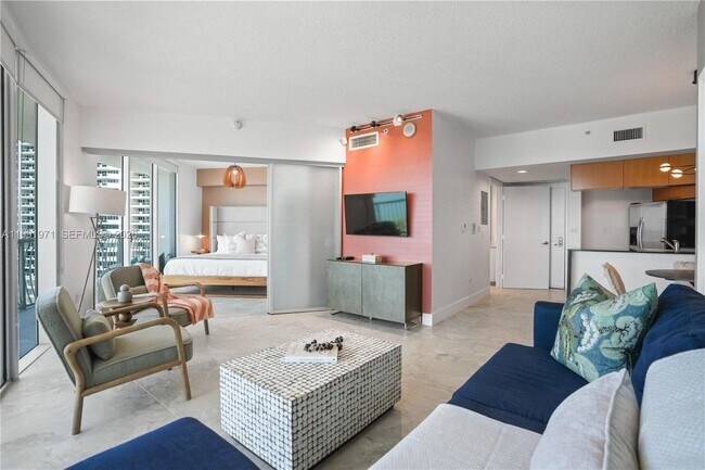 Building Photo - 1750 N Bayshore Dr