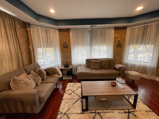 Foto del edificio - 6414 N Hoyne Ave