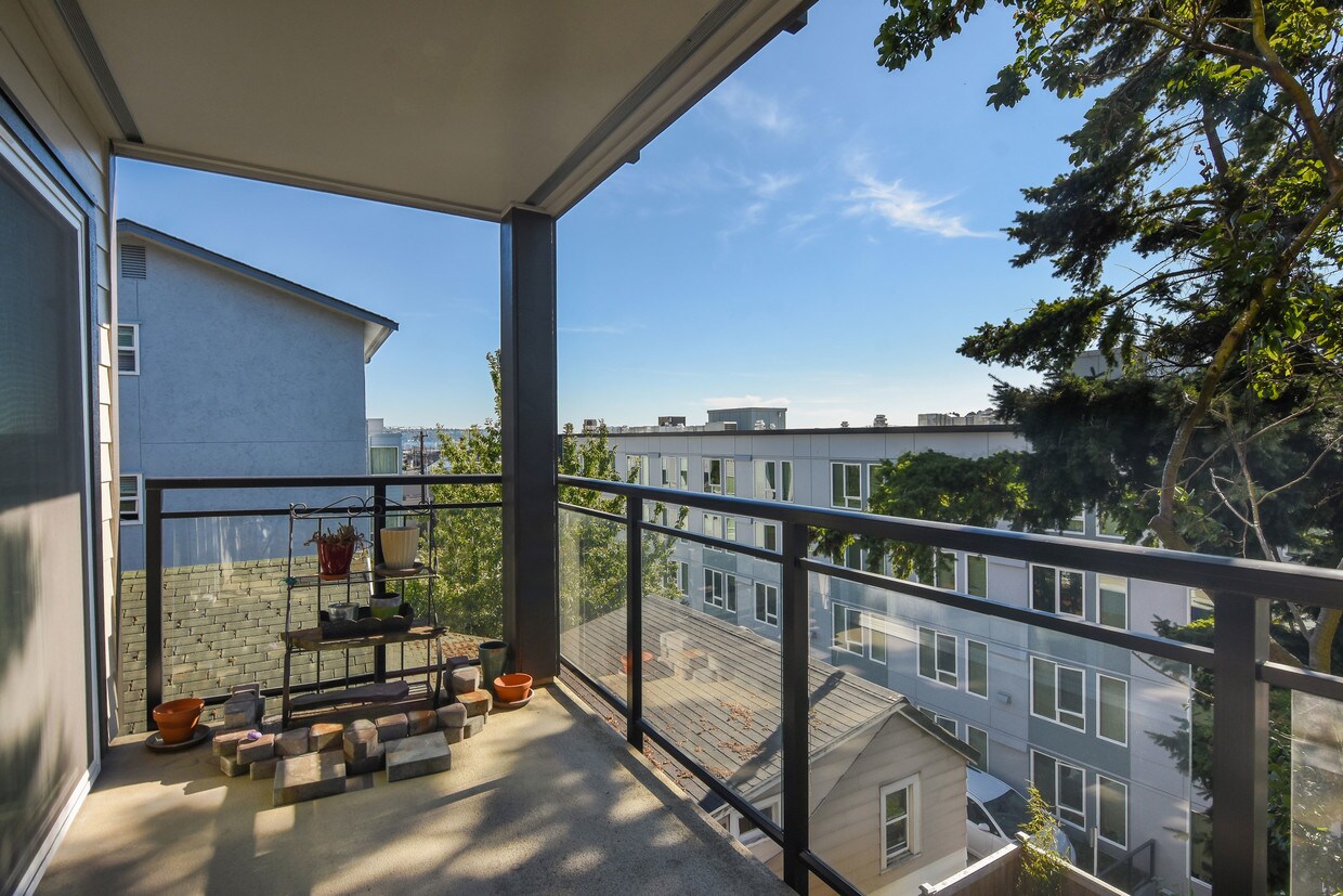Foto principal - 2219 14th Ave W