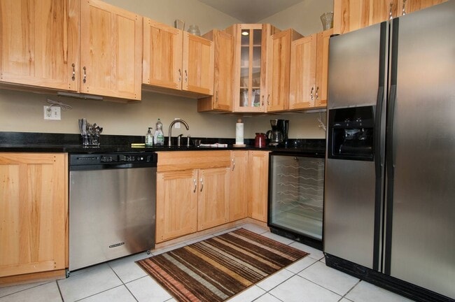 Building Photo - 621 Kenwood Pky