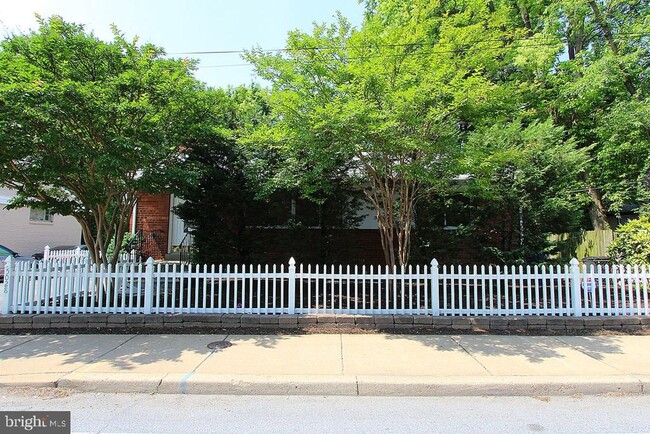Building Photo - 5028 River Rd