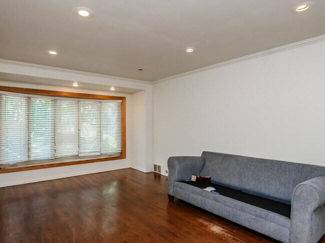 Foto del edificio - 3719 W 81st Pl