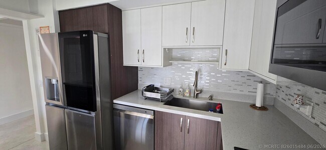 Foto del edificio - 3300 N Palm Aire Dr