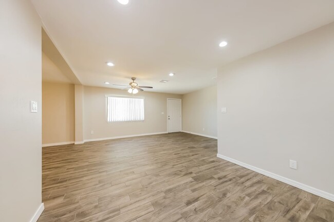 Building Photo - 7407 W Desert Cove Ave