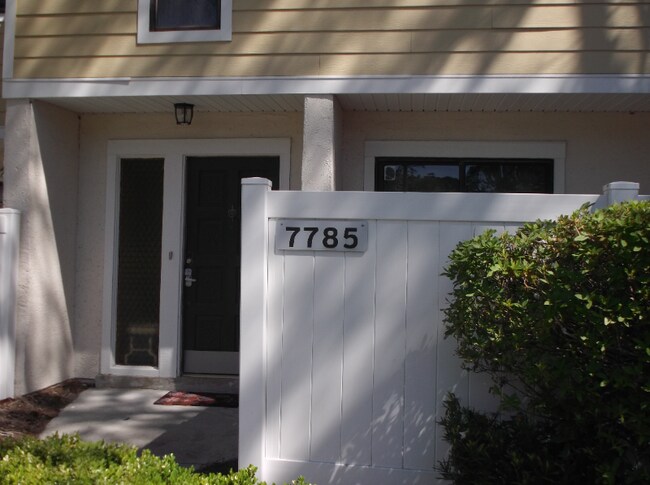 Foto del edificio - 7785 Point Vicente Ct